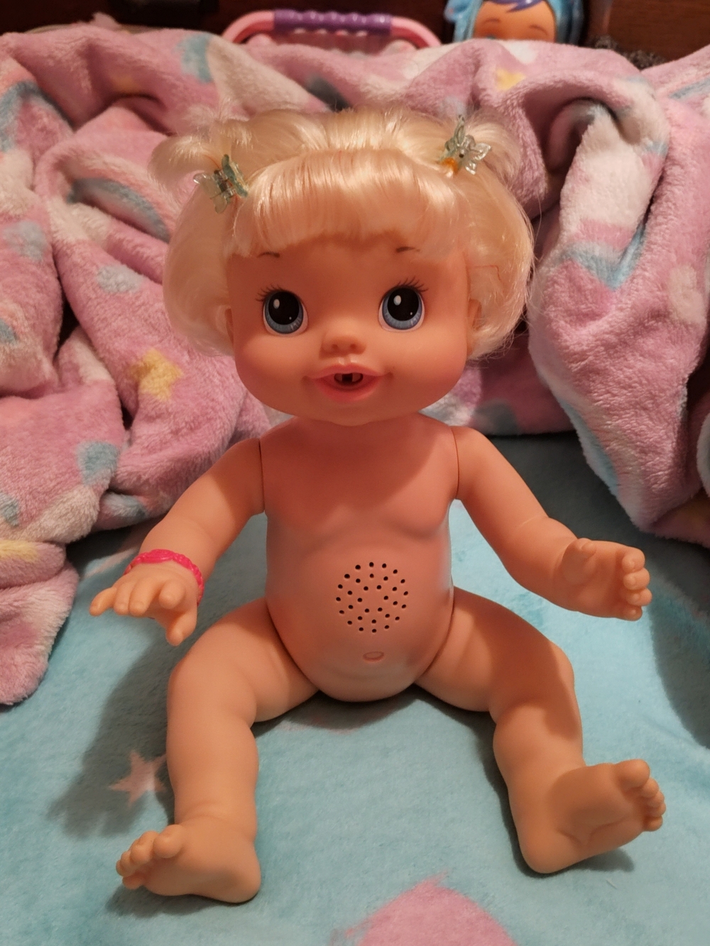 Baby Alive Wets N wiggles Doll 2010 - Picture 10 of 16